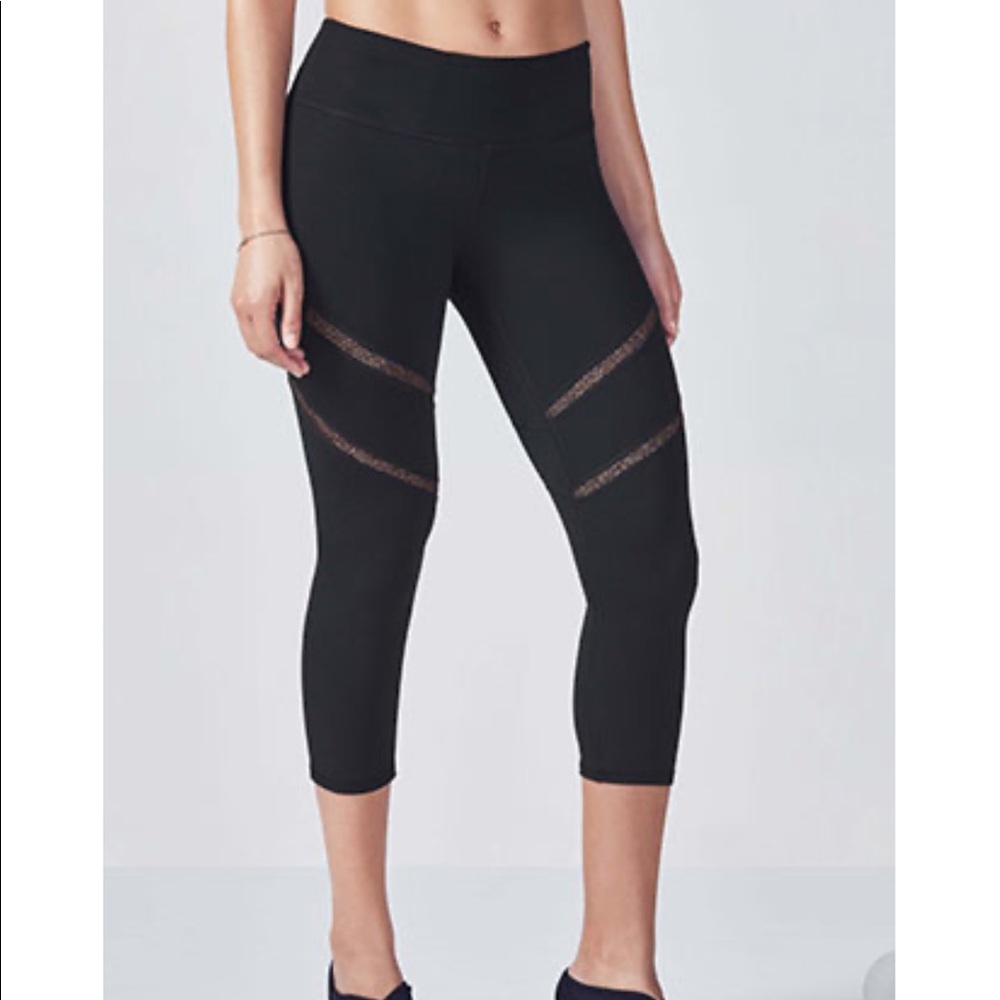 Fabletics mid rise power hold Capri